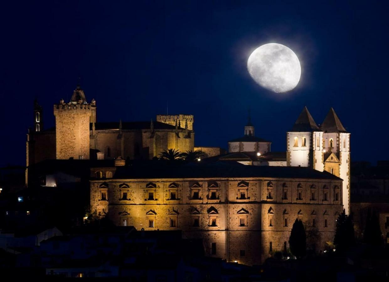Apartamento Ciudad Monumental Caces Buitenkant foto